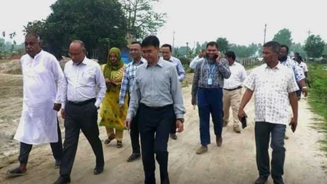 প্রস্তাবিত স্থান পরিদর্শনে বিভাগীয় স্বাস্থ্য পরিচালক