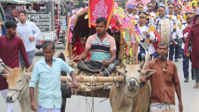 নওগাঁয় বর্ণিল আয়োজনে বর্ষবরণ আনন্দ শোভাযাত্রা