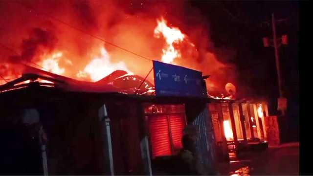 কমলগঞ্জে অগ্নিকাণ্ডে ছয় দোকান পুড়ে ছাই, ক্ষতি অর্ধকোটি টাকা