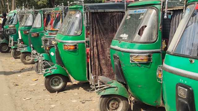 শেরপুরে প্রশাসনের নজরদারি, তারপরও ১৫০ টাকার ভাড়া ৩০০ টাকা