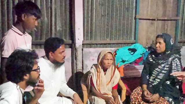 রংপুরে শহীদ লাবলু মিয়ার পরিবারের খোঁজখবর নিলেন আখতার হোসেন