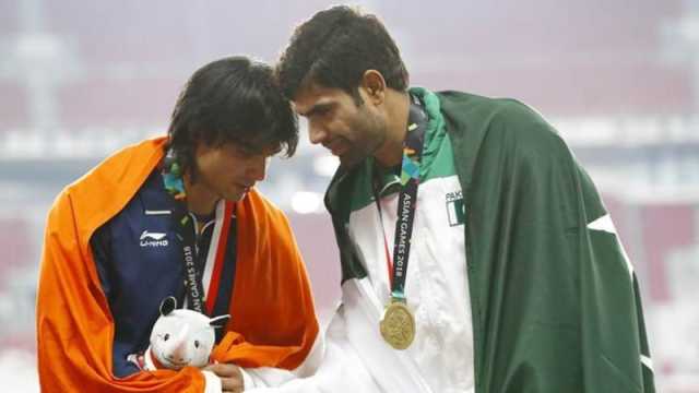 পাকিস্তানি বন্ধুকে আমন্ত্রণ জানিয়ে রোষানলে ভারত তারকা