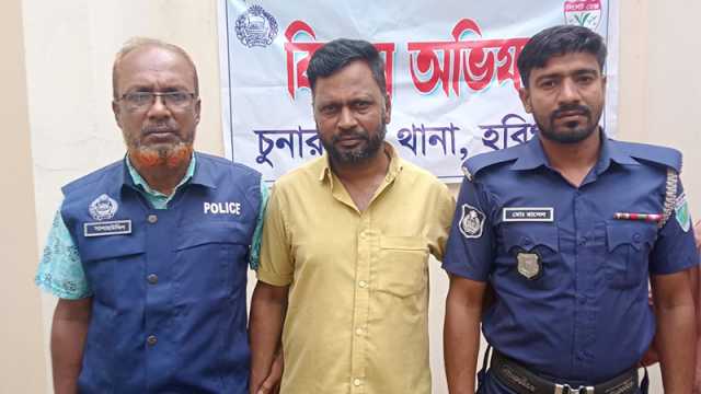 সাজা থেকে বাঁচতে ১৯ বছর পলাতক