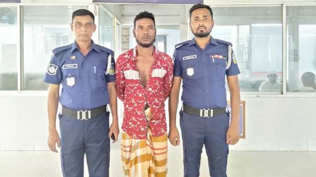 মুক্তাগাছায় শিশু ধর্ষণ: মূল আসামি গ্রেপ্তার, বাড়িতে আগুন দিল জনতা