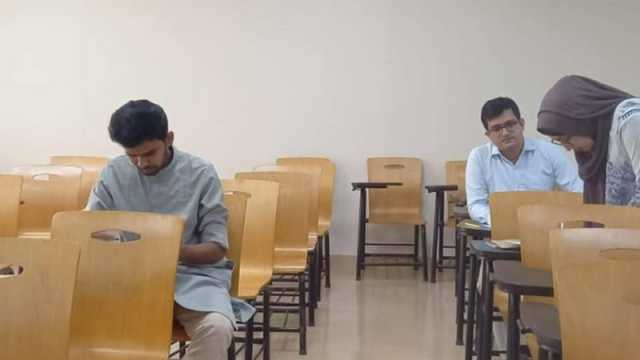 নর্থ সাউথ বিশ্ববিদ্যালয়ে ভর্তি পরীক্ষা দিলেন উপদেষ্টা আসিফ