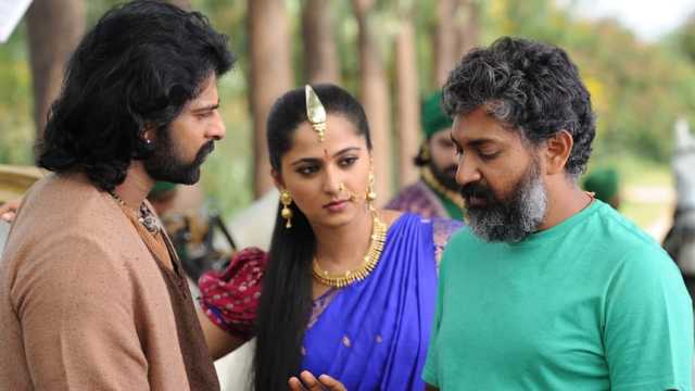 ‘বাহুবলী-২’ সিনেমাকে কেন পিছিয়ে রাখলেন নির্মাতা রাজামৌলি