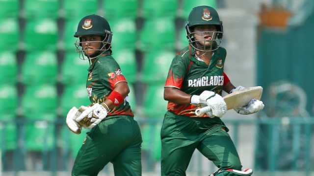শারমিন-ফারজানায় টাইগ্রেসদের চ্যালেঞ্জিং স্কোর