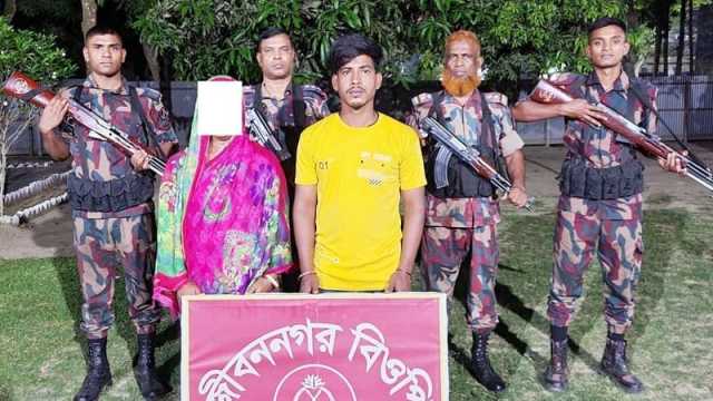 বিজিবির হাতে ভারতীয় দুই নাগরিক আটক