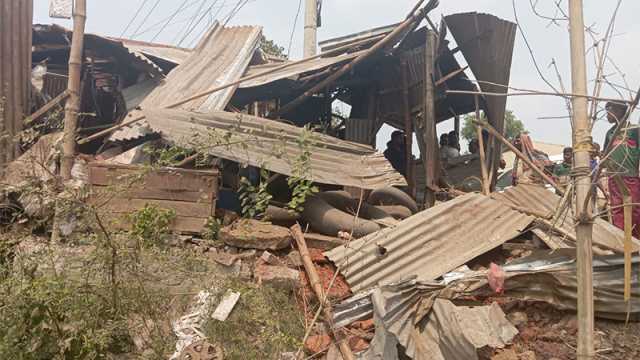 কুমিল্লায় হাওয়ার মেশিন বিস্ফোরণে গ্যারেজ মালিক নিহত