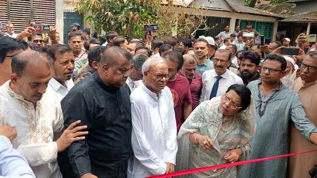 পতিত সরকারের প্রধানের নির্দেশে ভাস্কর মানবেন্দ্রের বাড়িতে আগুন: রিজভী