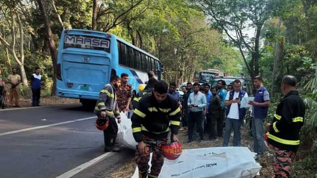 এক দুর্ঘটনায় নিঃস্ব দুই পরিবার 