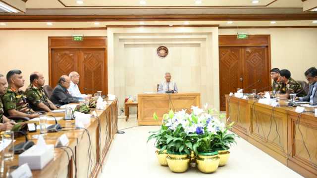 বন্যায় ক্ষতিগ্রস্তদের মাঝে ঘর হস্তান্তর করলেন প্রধান উপদেষ্টা