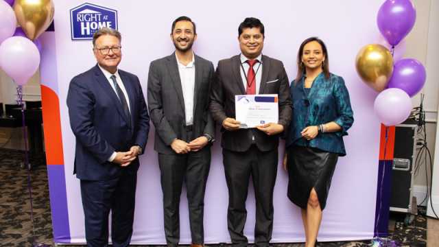 কানাডায় প্লাটিনাম অ্যাওয়ার্ড পেলেন রিয়েলটর মাহবুব ওসমানী
