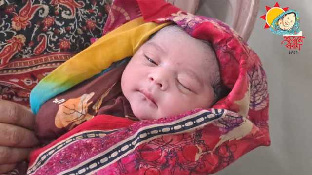 প্রথম সন্তানকে চিকিৎসক বানাতে চান মা