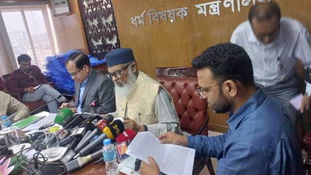 ১০ হাজার ৪৮৭ হজযাত্রী নিয়ে শঙ্কায় আছি: ধর্ম উপদেষ্টা