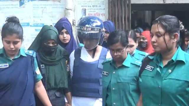 গাজীপুরে হত্যা মামলায় দীপু মনি-পলকসহ ৬ জন আদালতে, ডিম নিক্ষেপ