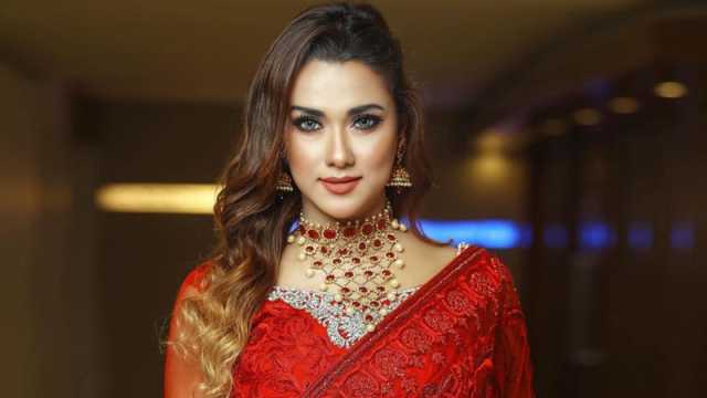 নতুন সিনেমায় ববি, নায়ক কে?