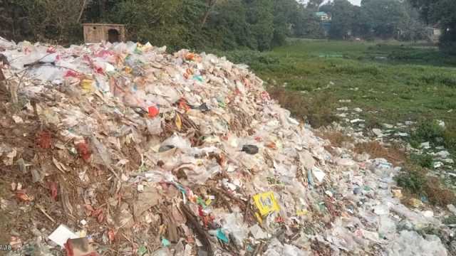 নদী গিলে খাচ্ছে পৌর ময়লায়