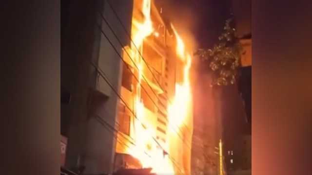 খিলগাঁওয়ে নির্মাণাধীন ভবনে আগুন