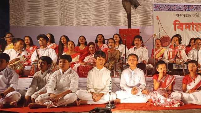 ফরিদপুরে গানে কবিতায় বর্ষ বিদায়