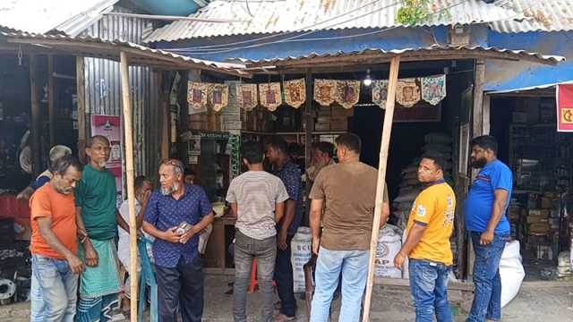 ফরিদপুরে কৃষকের জন্য বরাদ্দ সার বিক্রির চেষ্টা