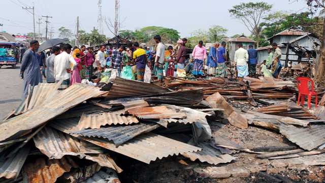 বরগুনায় আগুনে পুড়ে ছাই ব্যবসা প্রতিষ্ঠানসহ ২৪ ঘর, ৫ কোটি টাকার ক্ষতি