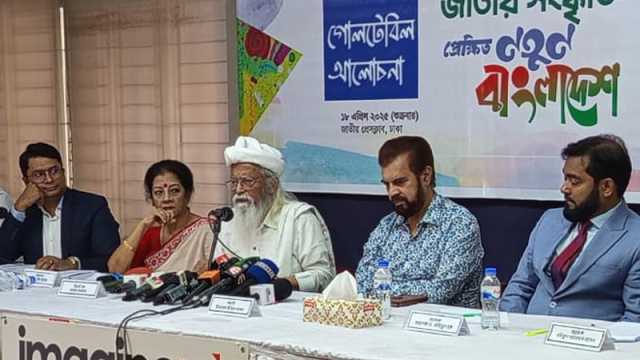 বিদ্যমান সংবিধানের অধীনের সরকারকে বৈধ মনে করি না: ফরহাদ মজহার