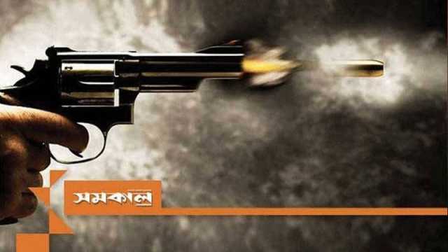দাওয়াত খেয়ে ফেরার পথে দুই ভাইকে লক্ষ্য করে ‘গুলি’, পড়ে যাওয়ার পর কুপিয়ে জখম