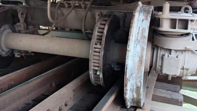 গাজীপুরে বগি লাইনচ্যুত, চলছে লাইন মেরামতের কাজ 