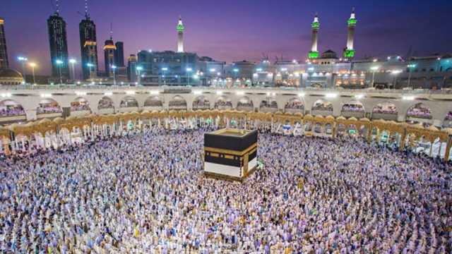 হজ ফ্লাইট শুরু, মধ্যরাতে ঢাকা ছাড়লেন ৩৯৮ যাত্রী