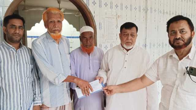 ফরিদপুরে হা-মীম গ্রুপের পক্ষে বিভিন্ন মসজিদে অনুদান