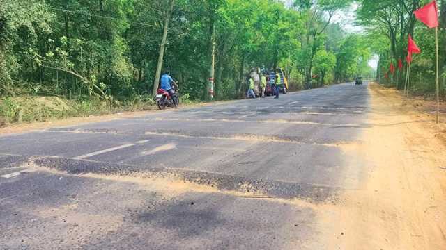 মহাসড়কের সেই স্থানে বসল অপরিকল্পিত গতিরোধক