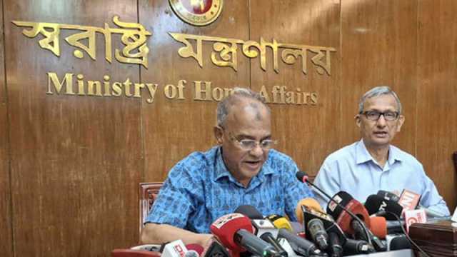 ডিবি প্রধানকে সরানোর সঙ্গে মডেল মেঘনার ঘটনার সংশ্লিষ্টতা নেই: স্বরাষ্ট্র উপদেষ্টা