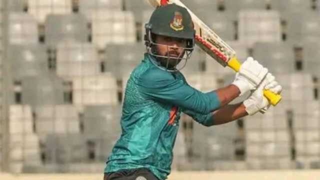 নিষেধাজ্ঞা পিছিয়ে মাঠে নেমে ৩৭ রান করলেন হৃদয়