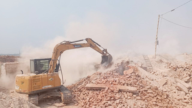 ঘটা করে অভিযান, দু’দিন পর ফের চালু অবৈধ ইটভাটা