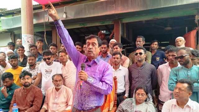 ‘নির্বাচনে ৩ সিট পাইত না, কিন্তু টেংগের উপরে টেং তুইল্লা বড় বড় কথা কয়’
