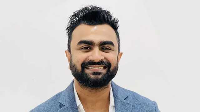 বরবাদ ও জংলির টিকিট চাইলেন ইমরান, পেলেন না একটিরও