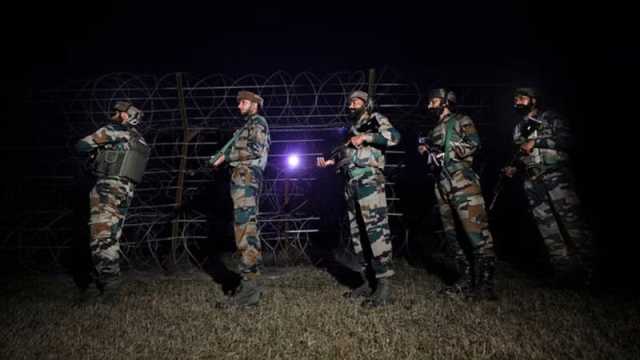 কাশ্মীর সীমান্তে ভারত-পাকিস্তান সেনাদের মধ্যে গোলাগুলি