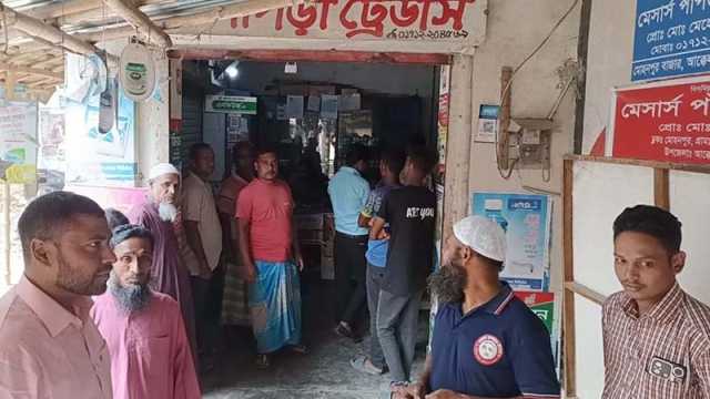 ৭ পাহারাদার বেঁধে রেখে দোকানে ডাকাতি