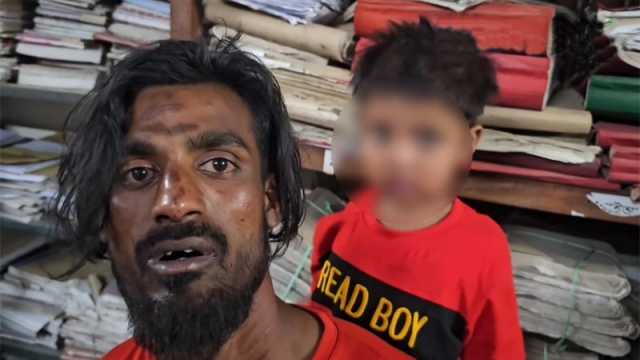ছেলেধরা সন্দেহে সন্তানের সামনে বাবাকে মারধর