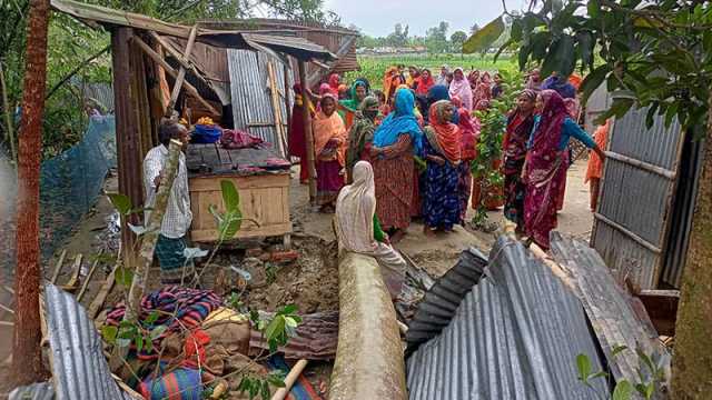কুড়িগ্রামে ঝড়ে ঘরের ওপর গাছ চাপা পড়ে নারীর মৃত্যু 