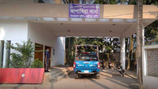 কাপাসিয়ায় মুসল্লিদের বাধায় নাটকের মঞ্চায়ন হয়নি