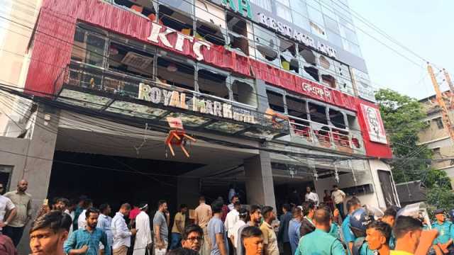 সিলেটে একাধিক বাটার শো রুম ও কেএফসিতে ভাঙচুর 