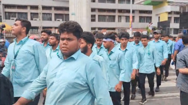প্রশাসনের সঙ্গে বৈঠকের পর খামারবাড়ি থেকে অবরোধ তুলে নিলেন ডিপ্লোমা শিক্ষার্থীরা