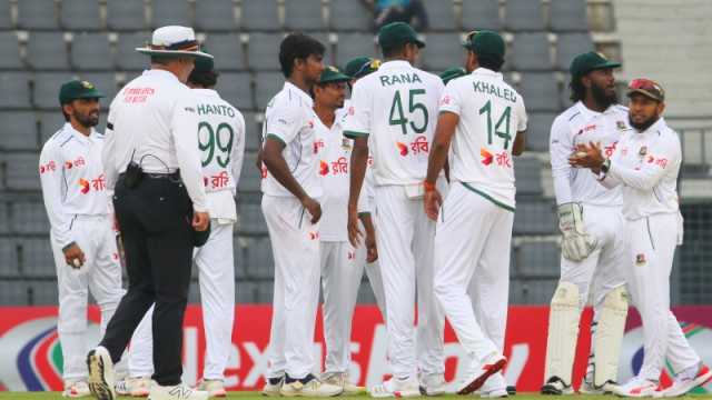 ২২ রানের লিড নিয়ে চা বিরতিতে জিম্বাবুয়ে