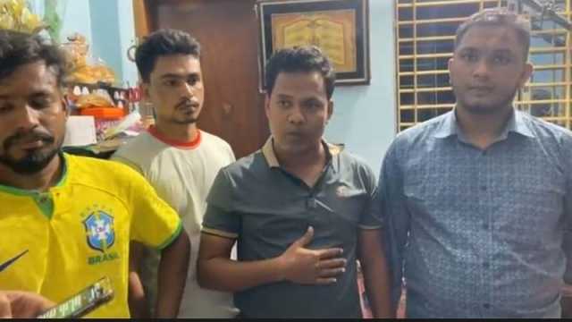 খুলনায় পুলিশ ও সমন্বয়ক পরিচয়ে চাঁদাবাজি, আটক ৪