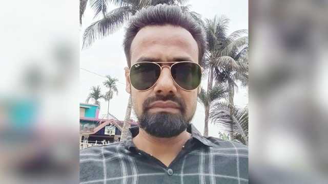 রাতে পরিবারের সঙ্গে কথোপকথন, সকালে টিনের চালে দোকানির লাশ