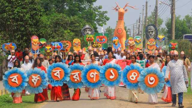 খুলনায় উৎসবমুখর পরিবেশে বাংলা নববর্ষ বরণ
