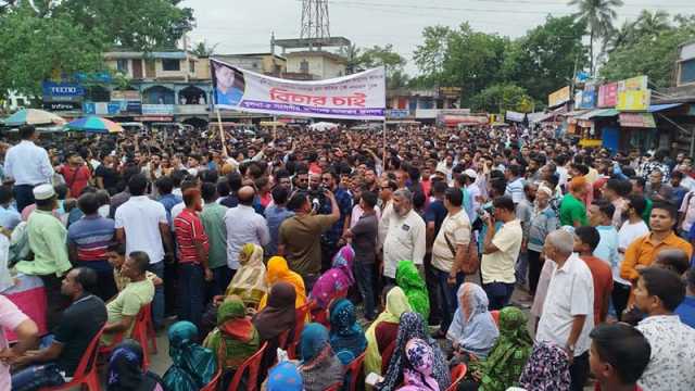 খুলনায় থানা ঘেরাও করলেন বিএনপির নেতাকর্মীরা