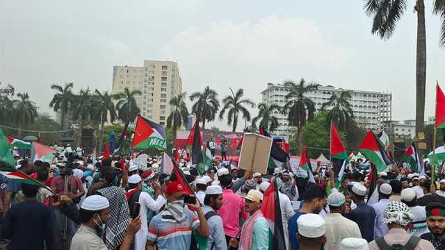 মিছিলে মিছিলে উদ্যানে জড়ো হচ্ছেন জনতা